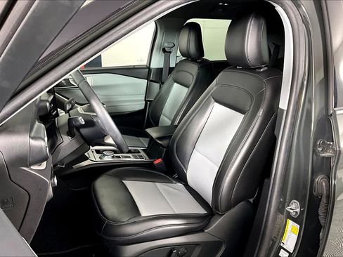 Used 2024 Ford Explorer XLT w/ Equipment Group 202A image 8