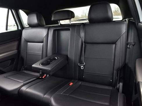 Certified 2023 Volkswagen Atlas Cross Sport SE w/ Black Wheel Package image 21