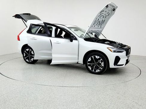 New 2026 Volvo XC60 B5 Plus w/ Climate Package PRO image 10
