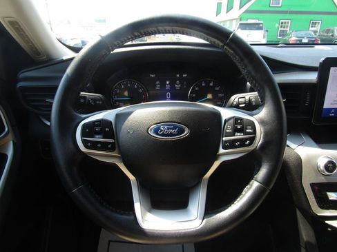 Used 2022 Ford Explorer XLT w/ Class IV Trailer Tow Package AWD/4WD image 15