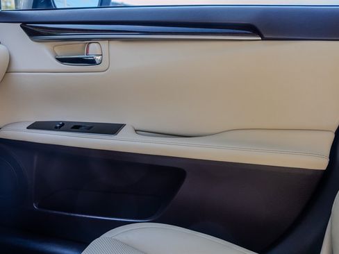 Used 2017 Lexus ES 350 w/ Premium Package FWD image 23