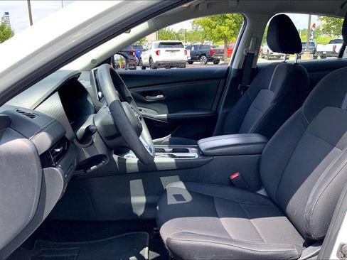 Used 2024 Nissan Sentra SV FWD image 9