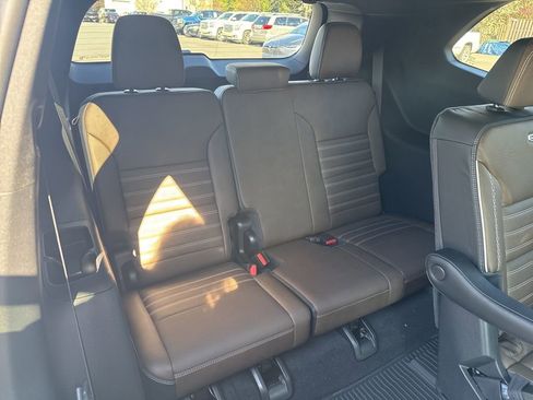 New 2026 GMC Acadia Denali Ultimate w/ LPO, Floor Liner Package AWD/4WD image 13