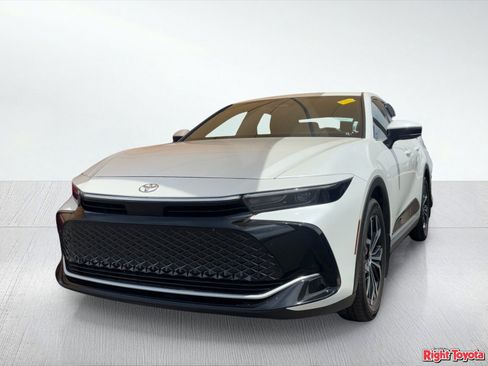 Used 2024 Toyota Crown XLE image 2