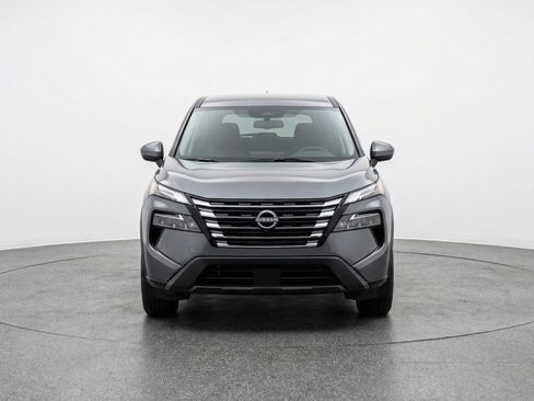 Used 2025 Nissan Rogue SV image 2