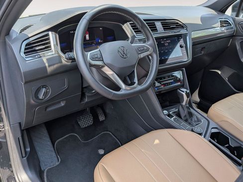 Used 2023 Volkswagen Tiguan SE w/ Panoramic Sunroof Package AWD/4WD image 10