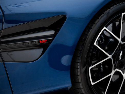 Used 2025 Aston Martin Vanquish image 9