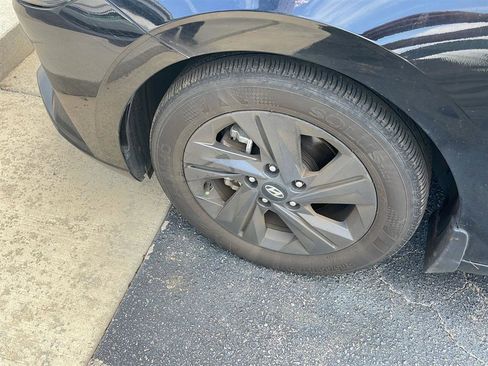 Used 2022 Hyundai Elantra SEL FWD image 11