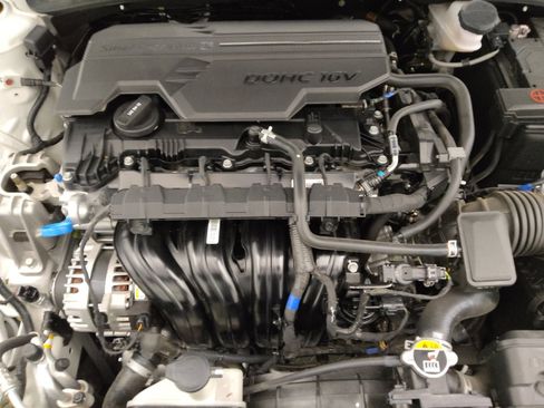 Used 2025 Hyundai Elantra SEL FWD image 30