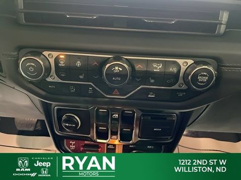 New 2026 Jeep Gladiator Mojave w/ Technology Group AWD/4WD image 28