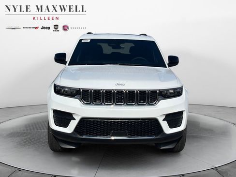 New 2025 Jeep Grand Cherokee Laredo image 18