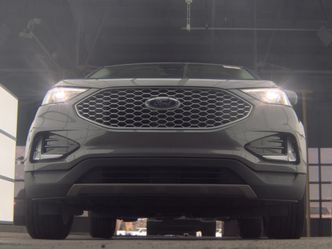 Used 2024 Ford Edge SEL w/ Convenience Package AWD/4WD image 3