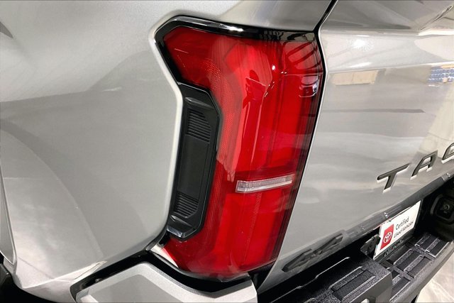 Certified 2025 Toyota Tacoma SR5 AWD/4WD image 30