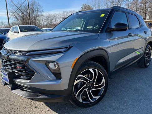 Used 2025 Chevrolet TrailBlazer RS w/ Convenience Package image 1