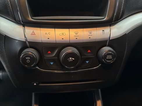 Used 2019 Dodge Journey SE FWD image 16