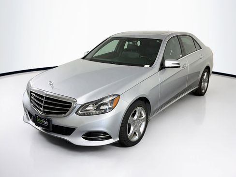 Used 2014 Mercedes-Benz E 350 4MATIC Sedan image 3
