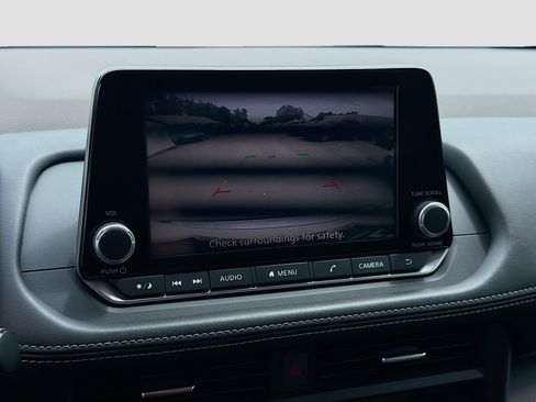 Used 2023 Nissan Rogue SV FWD image 11