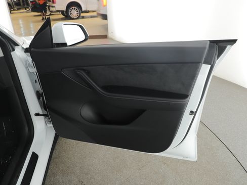 Used 2021 Tesla Model Y Performance image 13