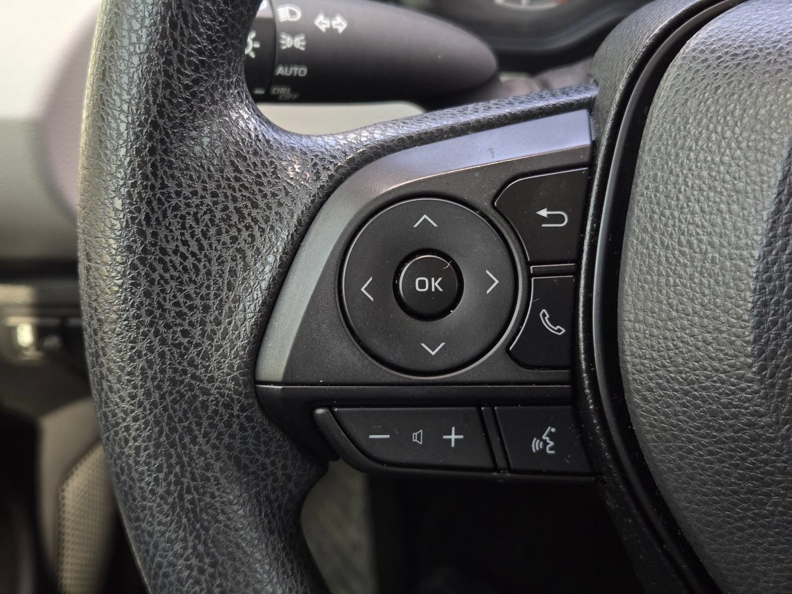 Used 2022 Toyota Corolla LE FWD image 28