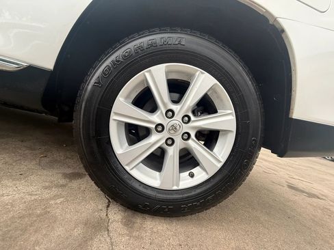 Used 2013 Toyota Highlander SE image 27