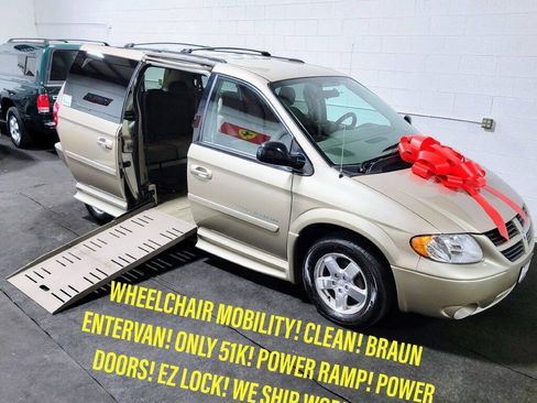 Used 2007 Dodge Grand Caravan SXT w/ Trailer Tow Prep Group FWD image 1