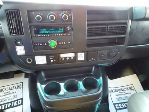 Used 2017 GMC Savana 3500 Extended RWD image 22