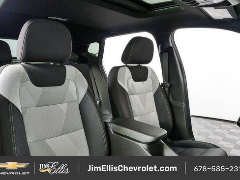Certified 2025 Chevrolet Trax RS w/ Sunroof Package FWD image 20