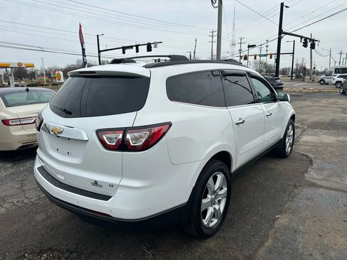Used 2017 Chevrolet Traverse LT w/ Style and Technology Package image 6