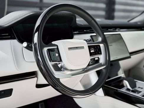 Used 2024 Land Rover Range Rover Long Wheelbase SE image 43