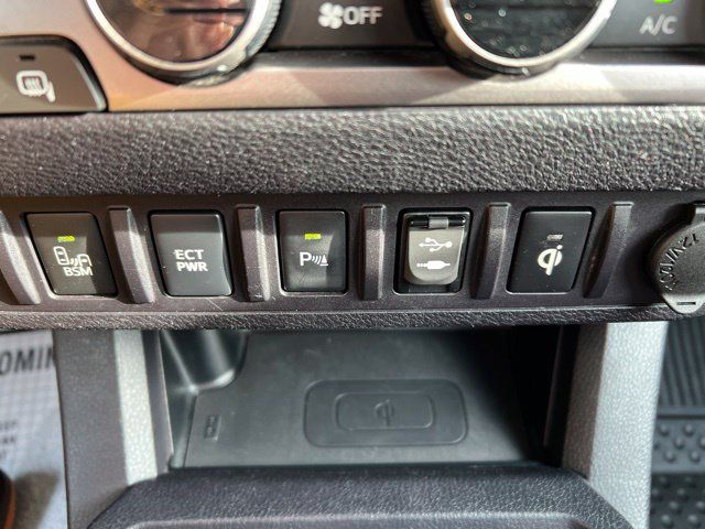 Used 2017 Toyota Tacoma Limited w/ Tow Package AWD/4WD image 17