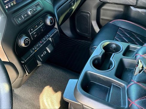 Used 2022 Chevrolet Silverado 1500 Custom image 17