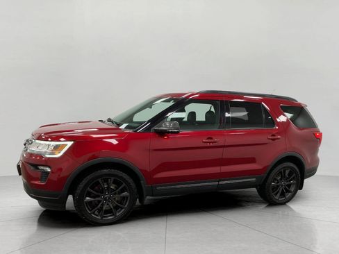 Used 2018 Ford Explorer XLT w/ Equipment Group 202A image 9