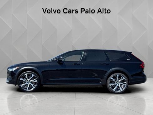 Certified 2025 Volvo V90 B6 Cross Country Ultra w/ Protection Package Premier AWD/4WD image 7