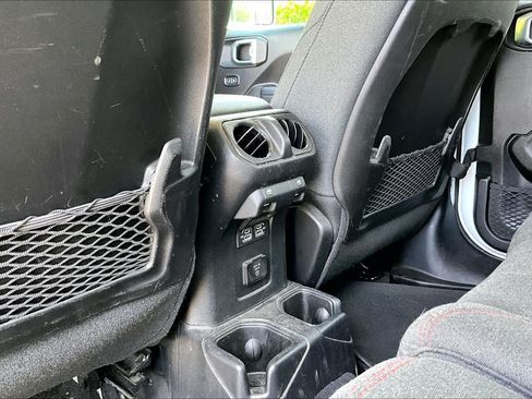 Used 2025 Jeep Wrangler Unlimited Rubicon AWD/4WD image 36