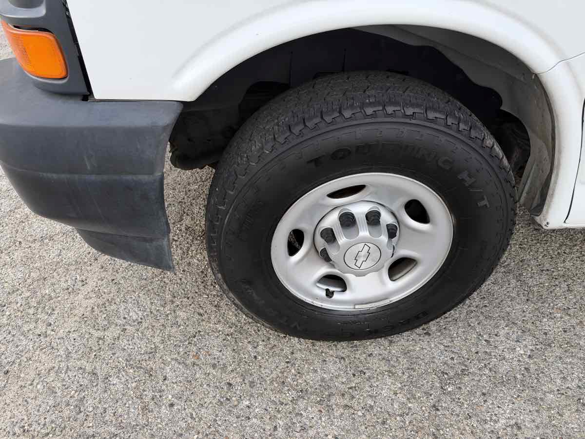 Used 2017 Chevrolet Express 2500 RWD image 7