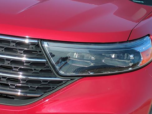 Used 2023 Ford Explorer XLT image 9