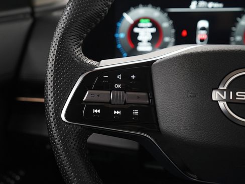 Used 2024 Nissan Ariya AWD image 27