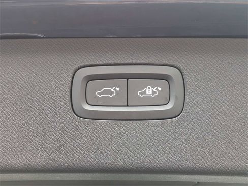 Used 2023 Volvo XC90 B6 Ultimate w/ Protection Package Premier image 13