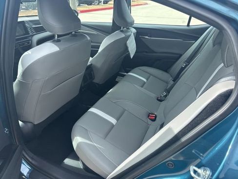 Used 2025 Toyota Camry SE FWD image 7