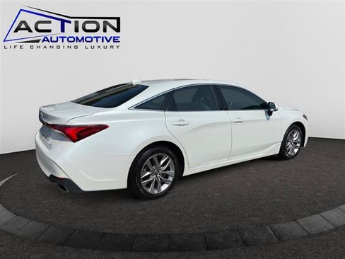 Used 2019 Toyota Avalon XLE w/ Moonroof Package FWD image 8