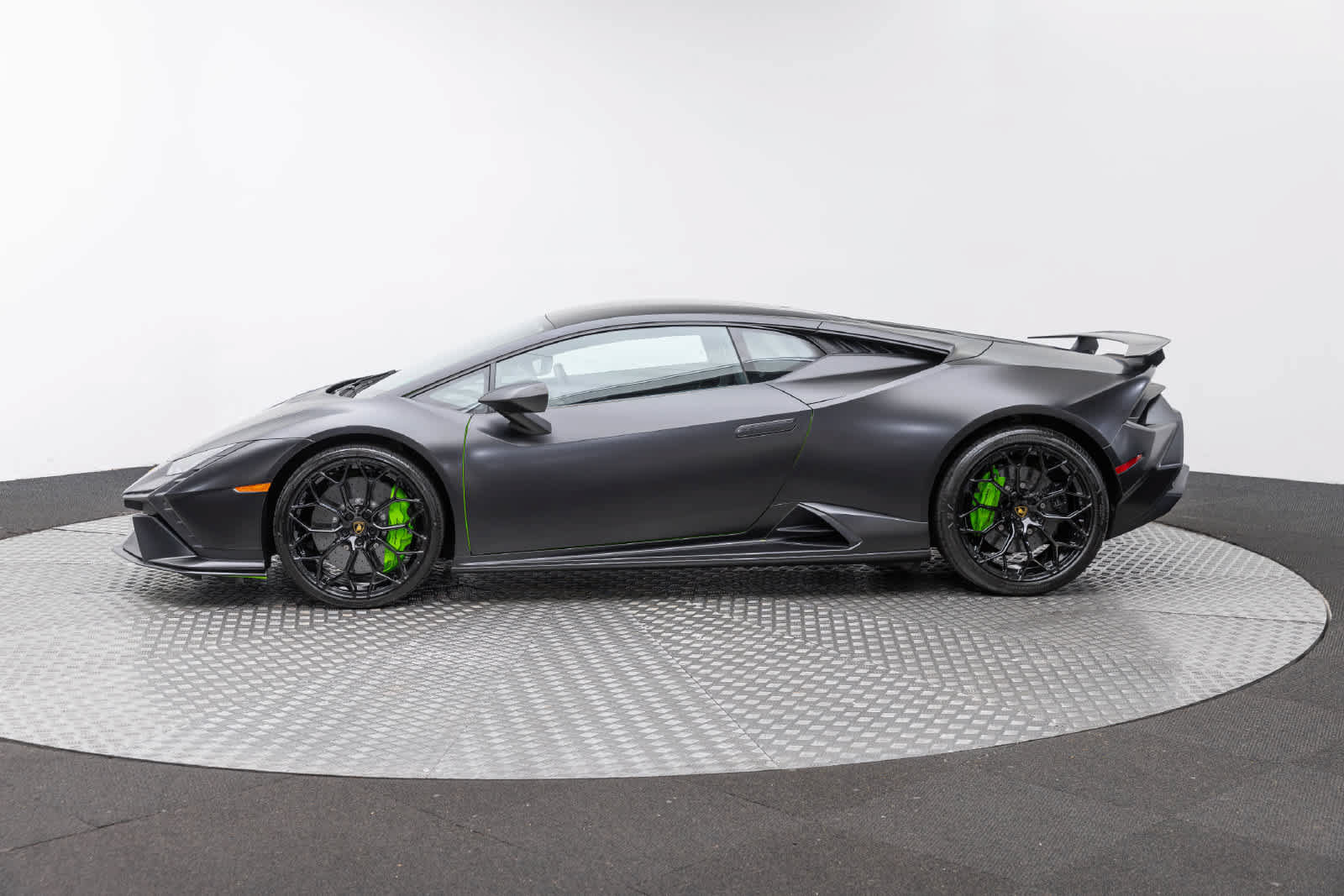 Used 2023 Lamborghini Huracan Tecnica RWD image 3