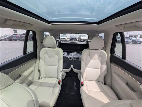 Certified 2024 Volvo XC90 T8 Plus AWD/4WD image 18