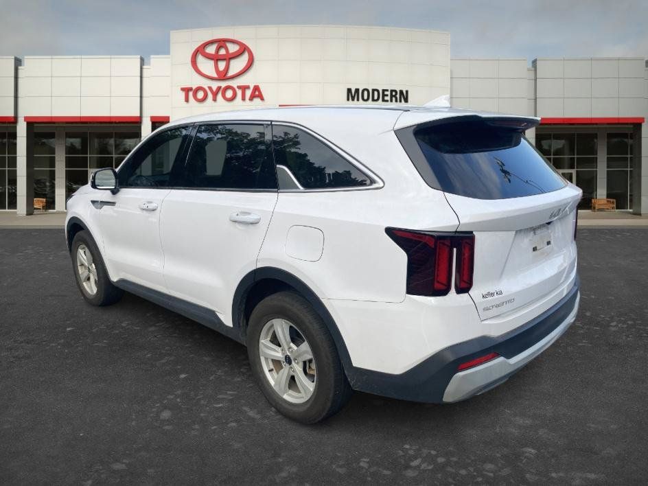 Used 2025 Kia Sorento LX FWD image 18