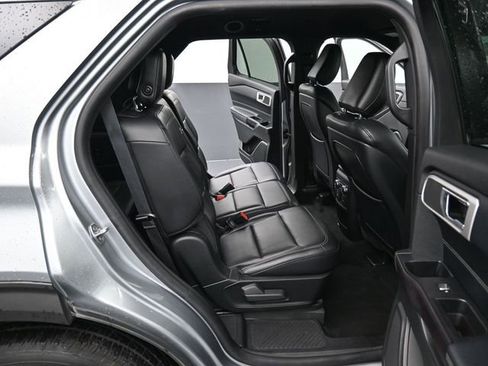Used 2020 Ford Explorer XLT w/ Equipment Group 202A image 34