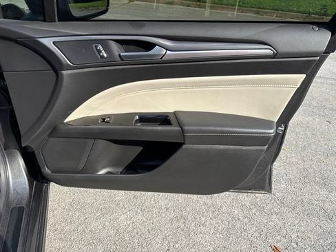 Used 2016 Ford Fusion Titanium FWD image 9