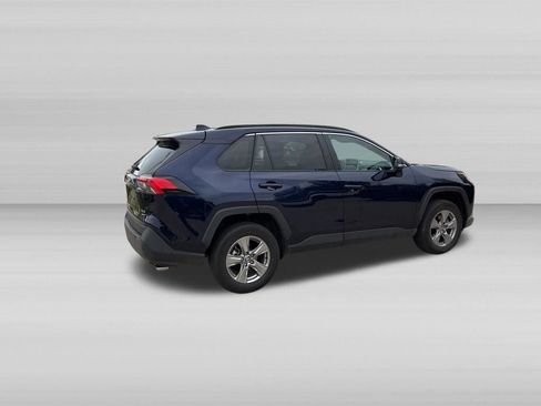 Used 2025 Toyota RAV4 XLE AWD/4WD image 4