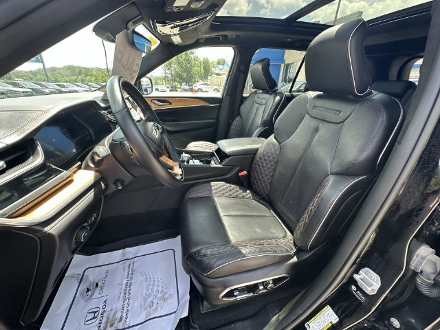 Used 2022 Jeep Grand Cherokee Summit AWD/4WD image 16