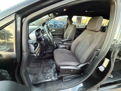 Used 2018 Chrysler Pacifica Touring Plus w/ S Appearance Package image 17