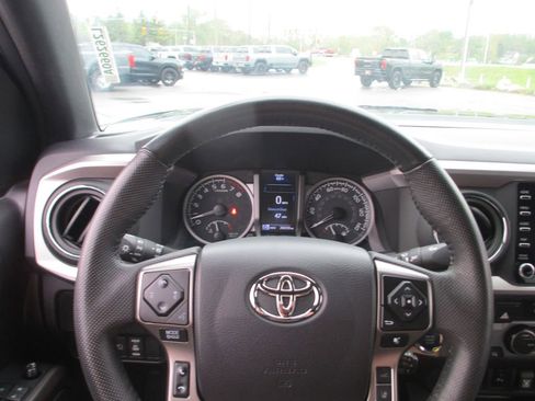 Used 2022 Toyota Tacoma Limited w/ Nightshade Package AWD/4WD image 33