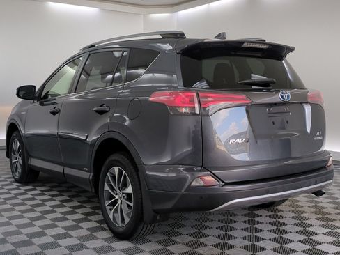 Used 2018 Toyota RAV4 XLE w/ Convenience Package AWD/4WD image 3